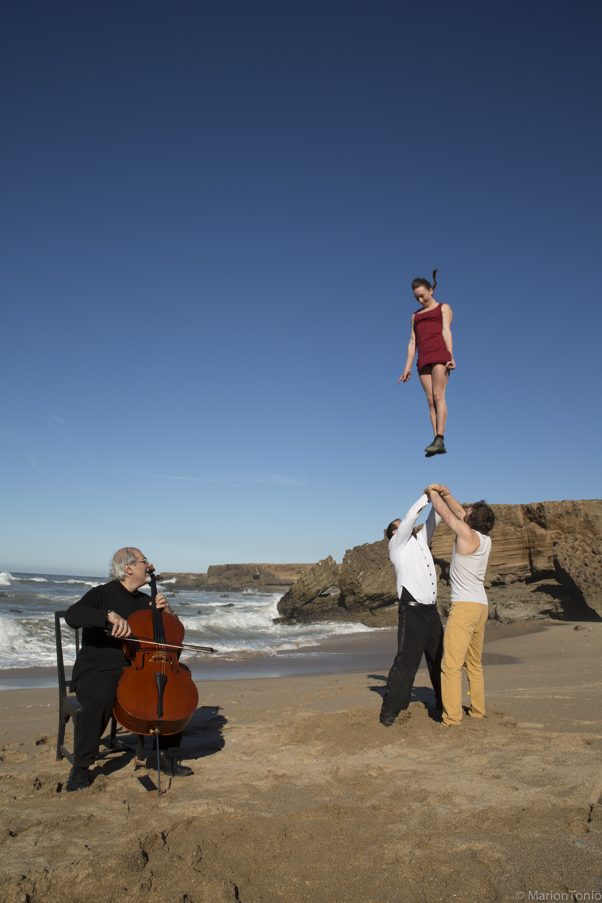 Cie EstOuest - Le vol suspendu